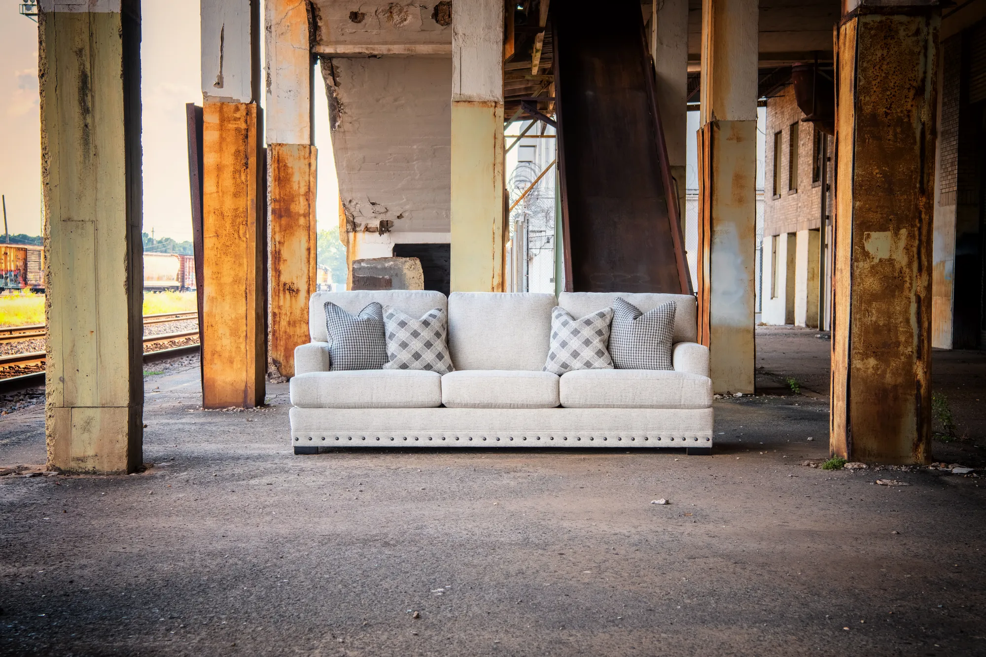 3333 sofa in Breken Froth fabric