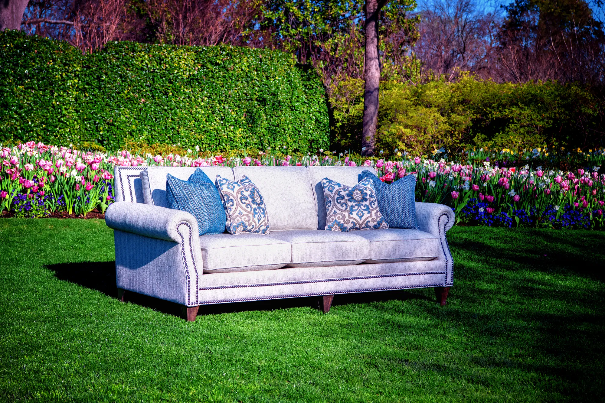 4300 sofa in Zenith Fog fabric, outdoors
