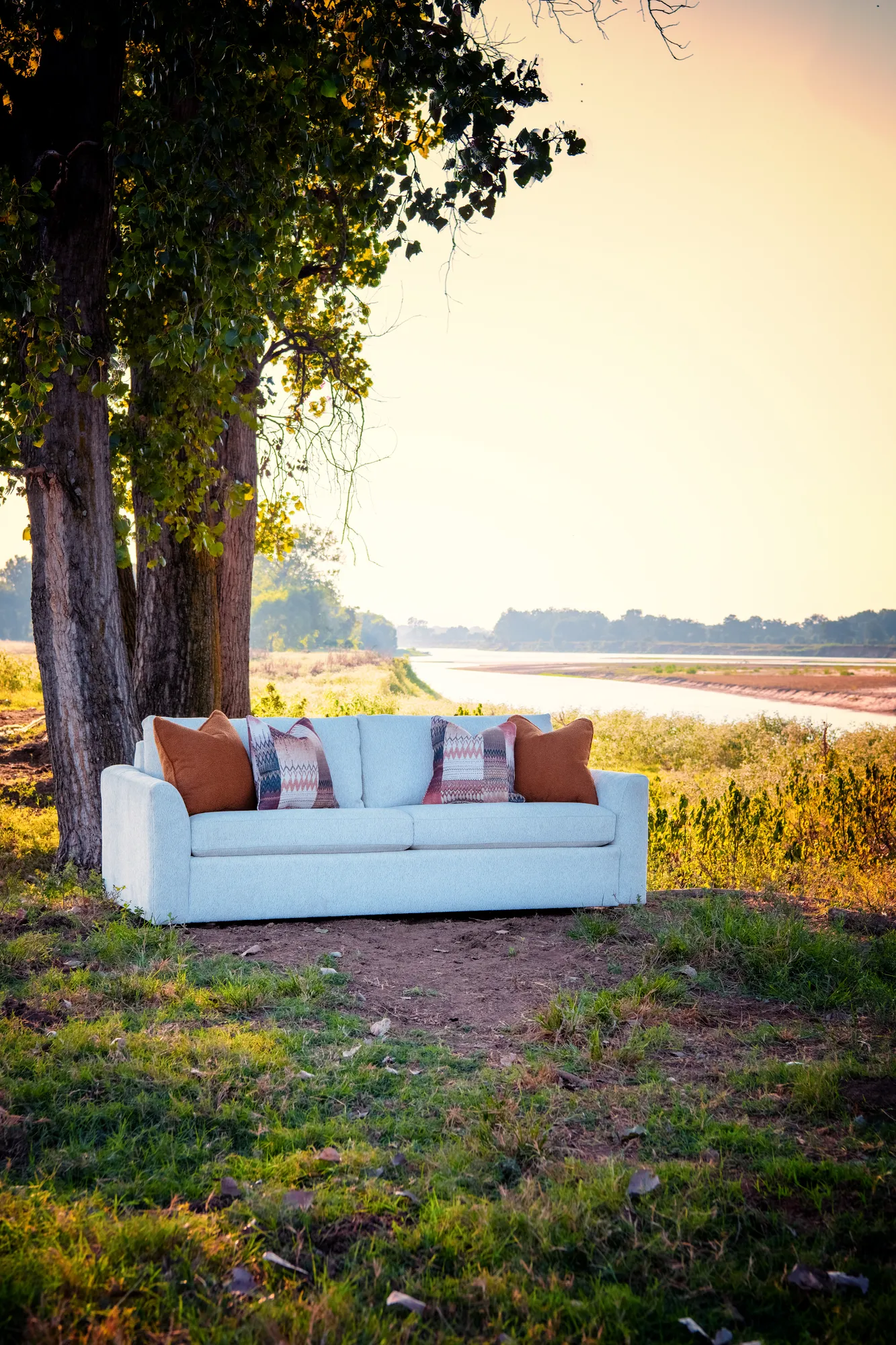 5558 sofa in Taye Ivory fabric, outdoors