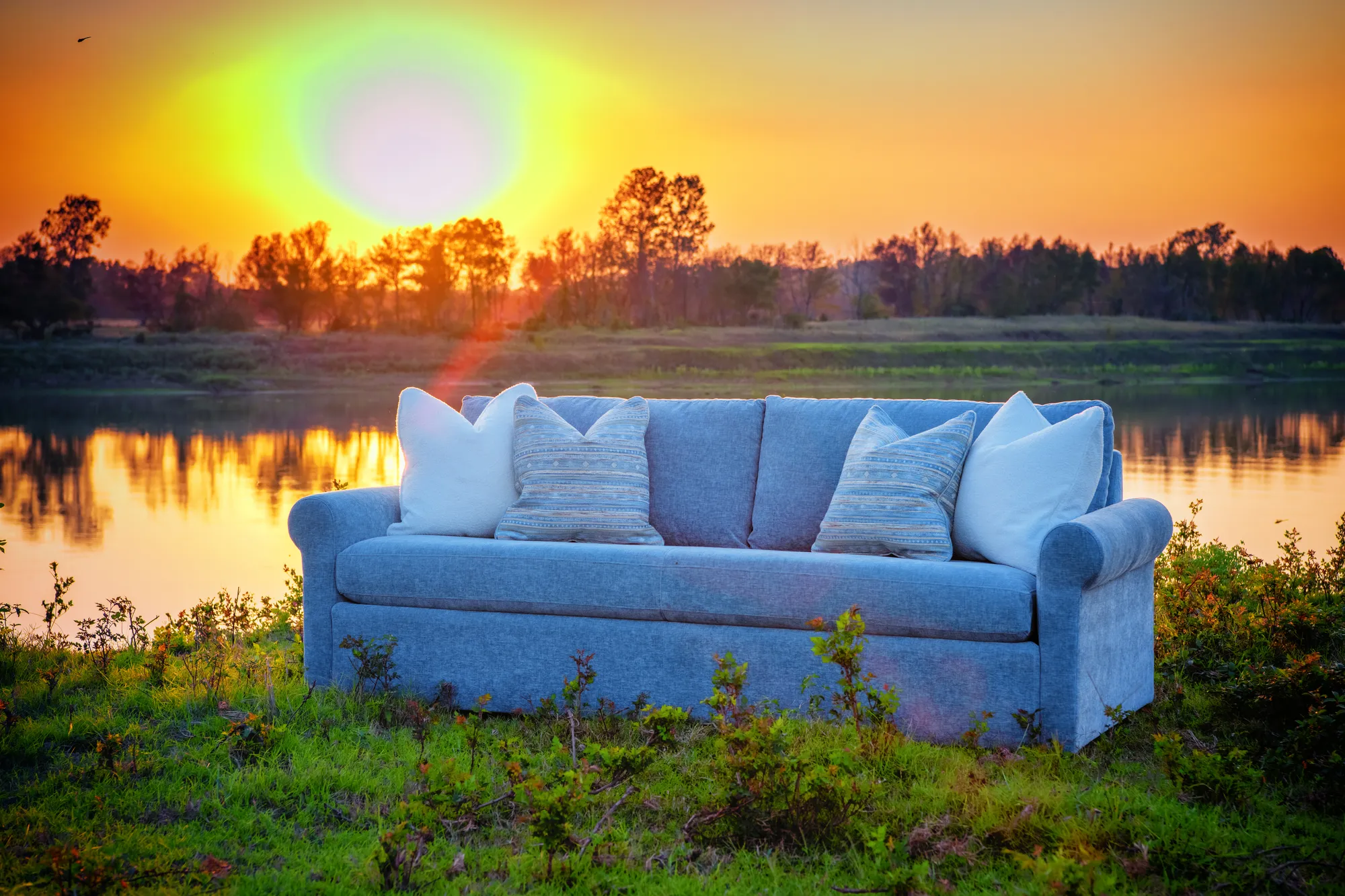 5567 sofa in Baras Dream Blue fabric, by a lake